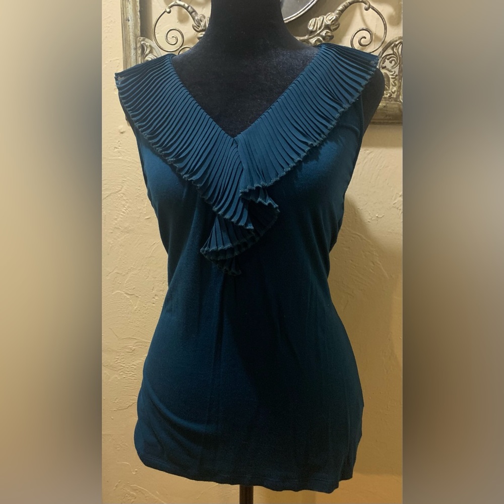 Woman’s Ruffle Hunter Green Top Size Medium
